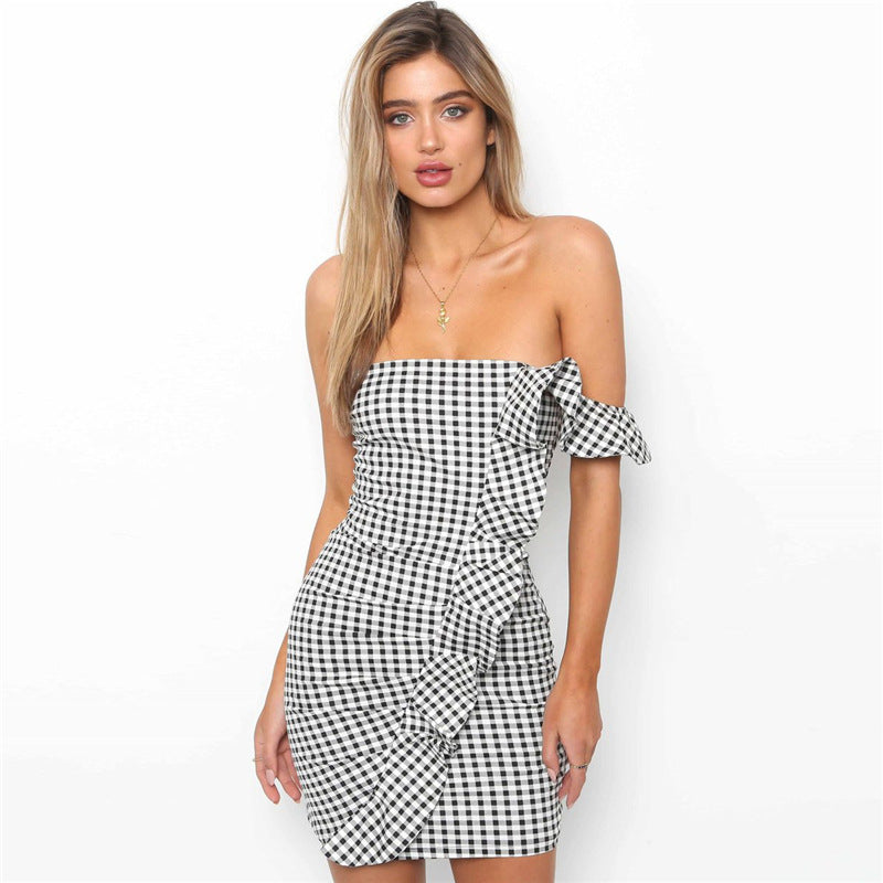 Robe courte à épaules dénudées