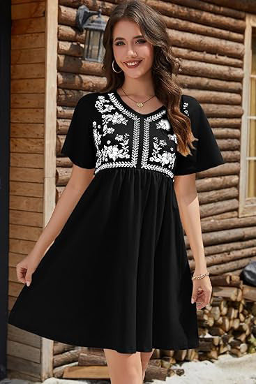 Robe décontractée pour femme à col en V, imprimée, manches courtes, taille marquée et coupe ample.