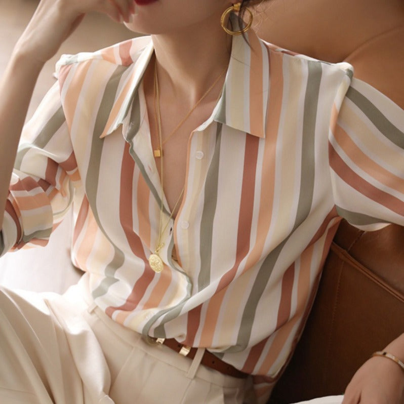 Chemise à rayures pour femme.
