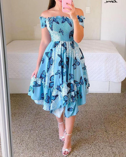 Robe épaules dénudées à coupe irrégulière avec impression numérique.