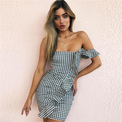 Robe courte à épaules dénudées