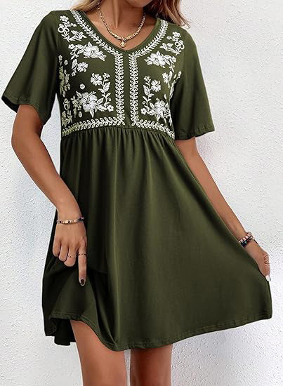 Robe décontractée pour femme à col en V, imprimée, manches courtes, taille marquée et coupe ample.
