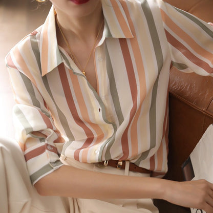 Chemise à rayures pour femme.