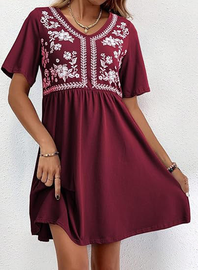 Robe décontractée pour femme à col en V, imprimée, manches courtes, taille marquée et coupe ample.